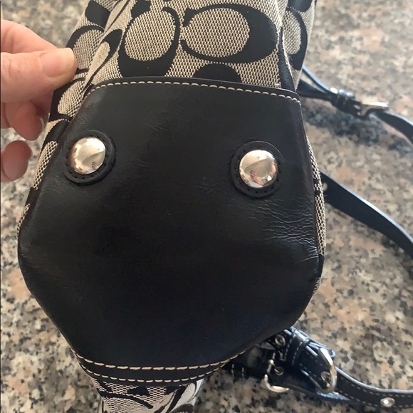 Classic Coach Handbag Purse Great condition - Picture 6 of 11